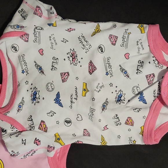 Supergirl onsies 6-9m - Picture 2 of 3
